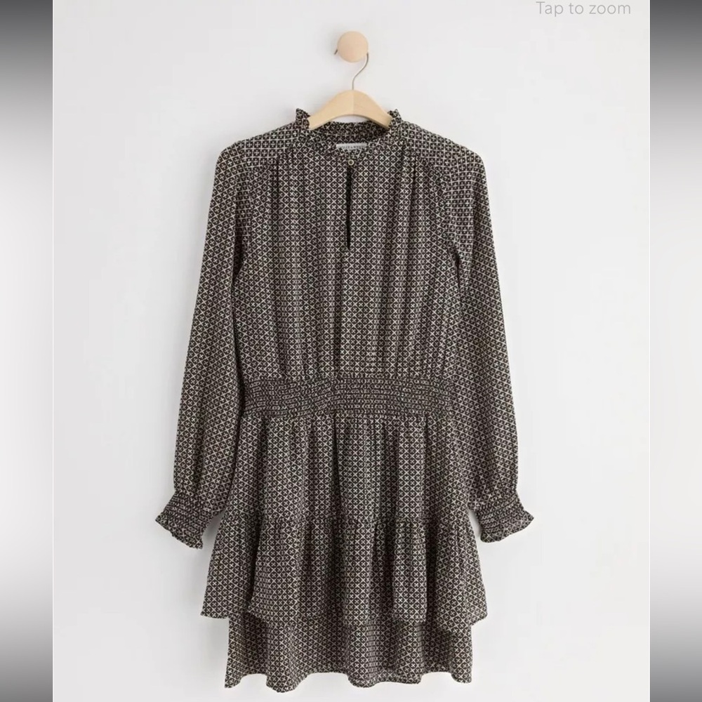 Patterned long sleeve dress with flounces